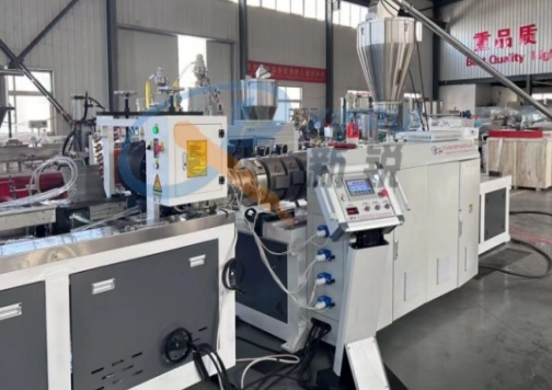 ПВХ, ПЭТ или АБС: выбор подходящей машины для производства пластиковых листов для вашего применения