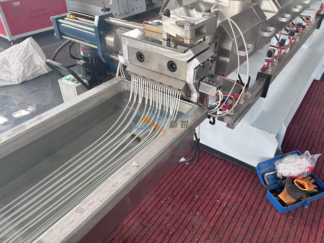 TPR TPV TPE гранулированное сырье для формирования экструзии автомобильного листа.